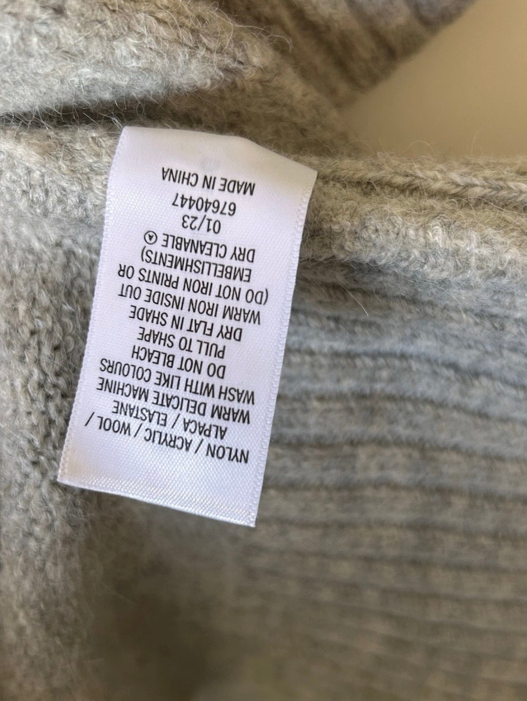 Dannii Minogue Wool Blend Grey Long Cardigan
Women's Size 10P